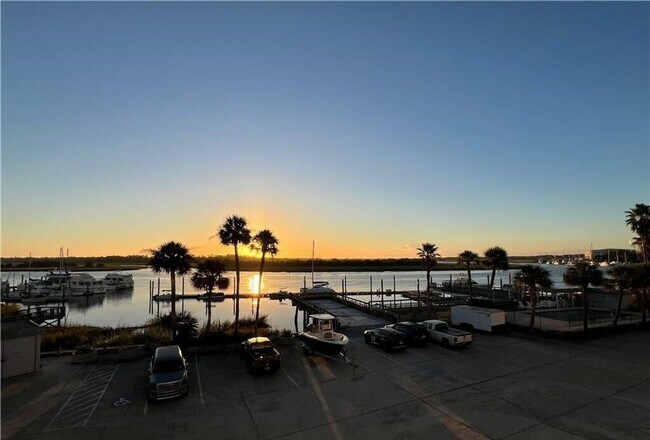 Building Photo - Thunderbolt Harbour- RIVER VIEWS!