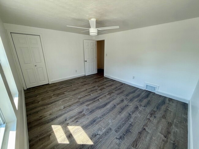 Building Photo - 487 Mill St