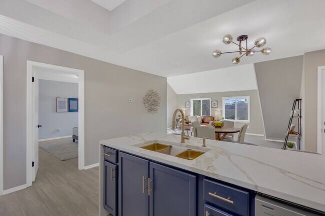 Building Photo - 916 Starling Dr