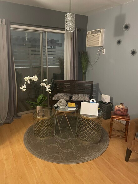 Building Photo - 960 Larrabee St