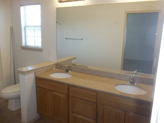 Building Photo - 2318 Sailing Way