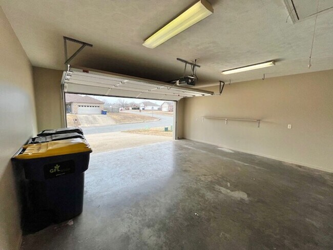 Building Photo - Nice 3 bedroom 2 bathroom Cabot, Arkansas Home