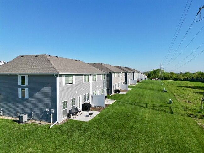 Building Photo - 9232 Peregrine Rd