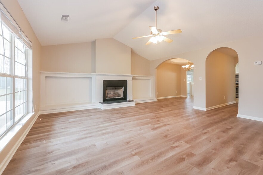 Building Photo - 314 The Gables Dr