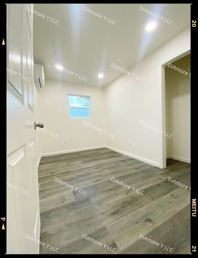 Building Photo - 2-212 High St