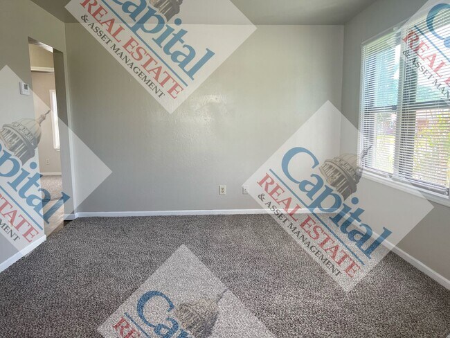 Building Photo - Charming 2 Bedroom