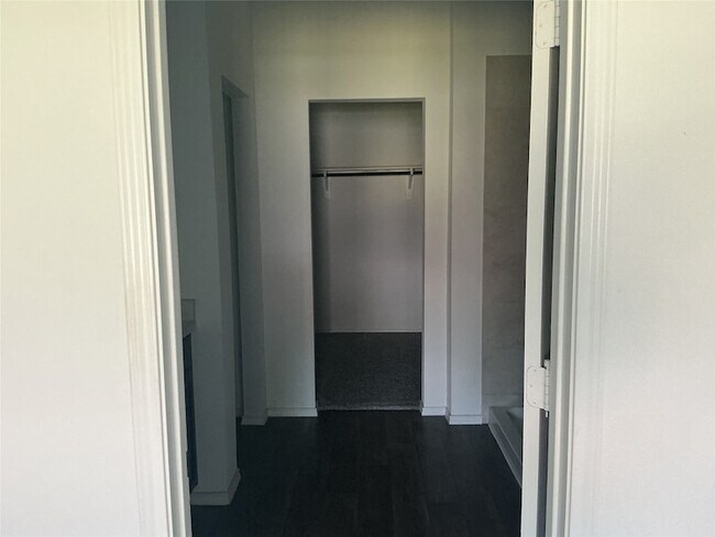 Building Photo - 16957 Rich Pines Dr