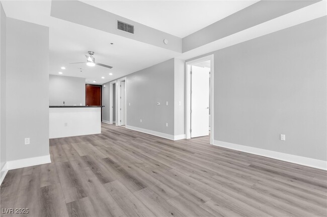 Building Photo - 4525 Dean Martin Dr