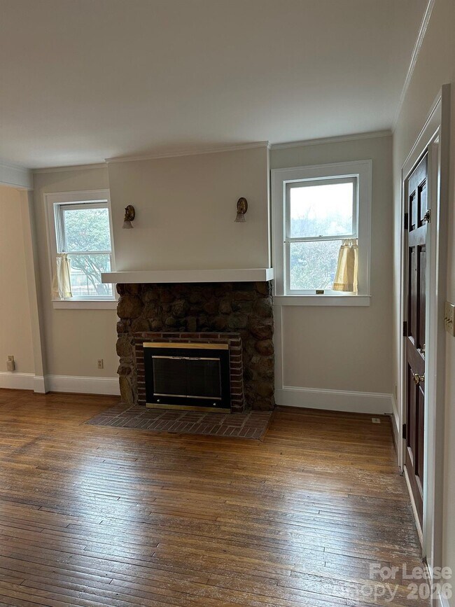 Building Photo - 407 W 9th St