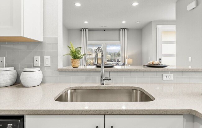 Building Photo - Brand New & Beautiful !  Holt Home-3 BR 2....