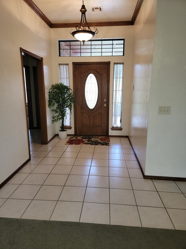 Building Photo - 8415 Valley Creek Dr