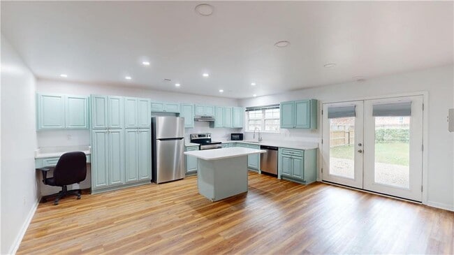 Building Photo - 463 Magnolia Rd