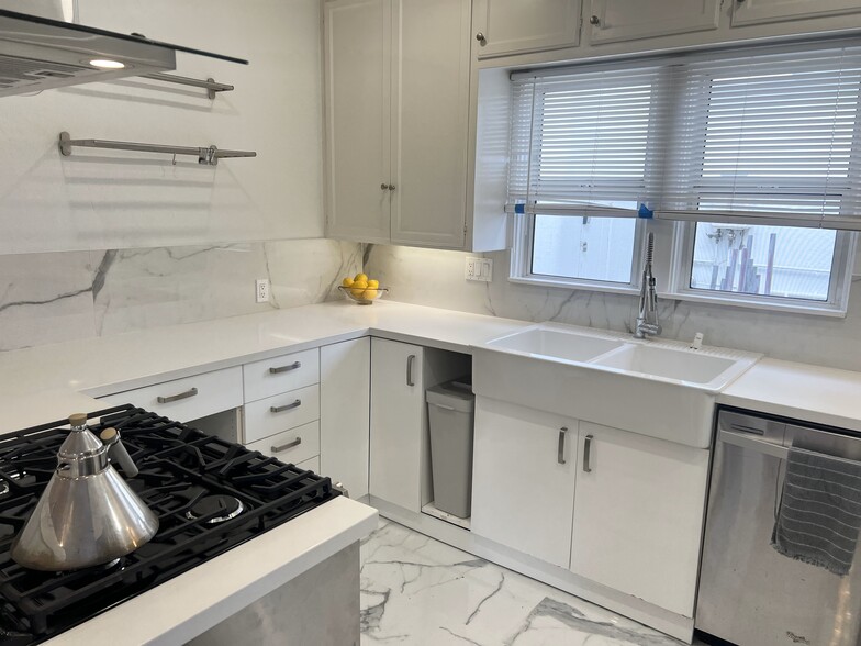 lots of counter space - 3203 30th St