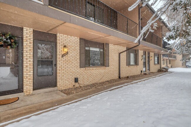 Primary Photo - Bright & Spacious Townhome in Lakewood 2bd 2.5ba