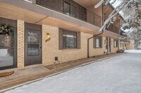 Building Photo - Bright & Spacious Townhome in Lakewood 2bd 2.5ba