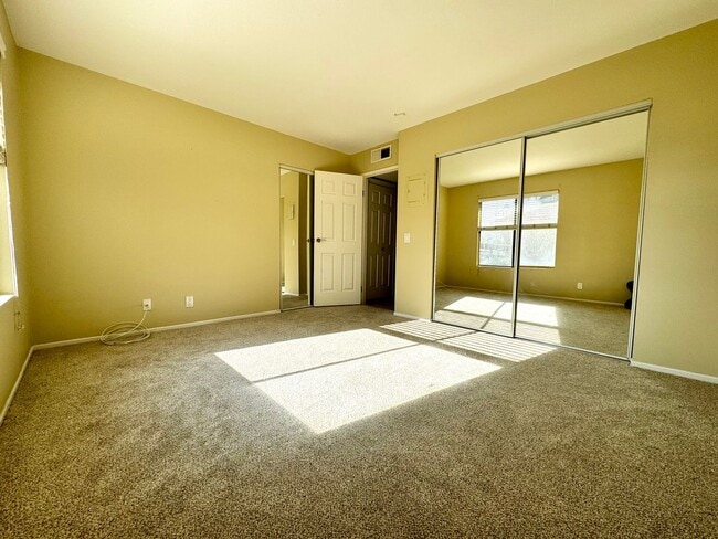 Building Photo - AVAILABLE NOW!! 1 Bed / 1 Bath Condo in Palm Lake in Palm Desert!