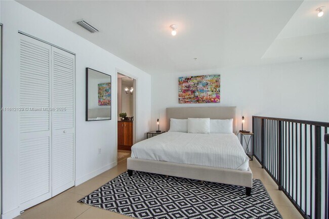 Building Photo - 300 S Biscayne Blvd