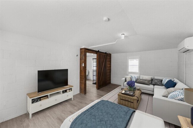 Building Photo - 402 Channel Dr
