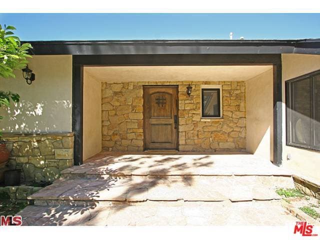 Building Photo - 2001 Coldwater Canyon Dr