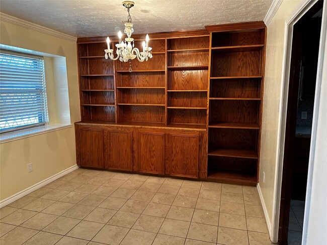 Building Photo - 330 Maybrook Dr