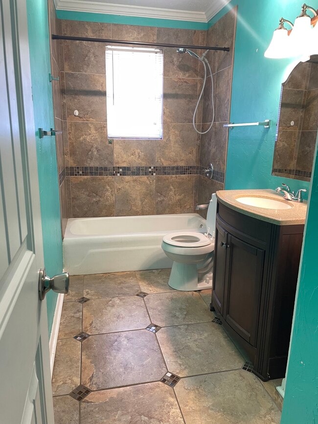Building Photo - 117 Whispering Pines Loop