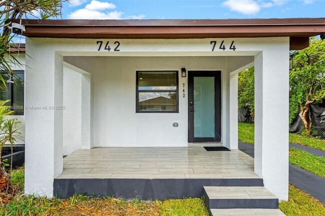 Building Photo - 742 NW 70th St