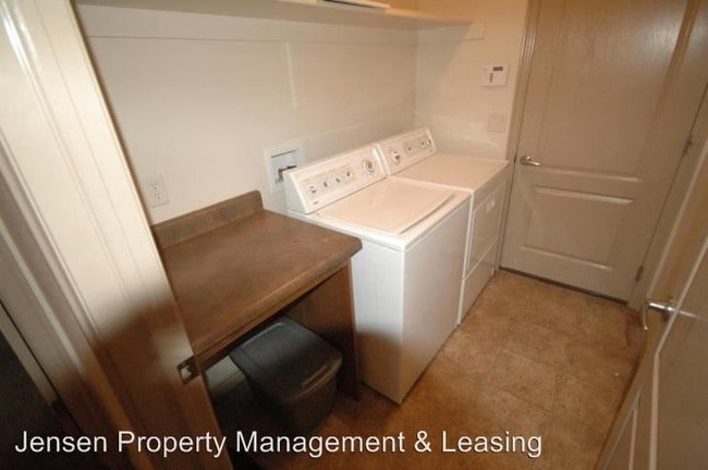Building Photo - 3 br, 2 bath House - 311 West 270 South