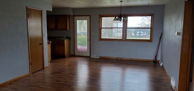 Building Photo - 728 N 2853rd Rd