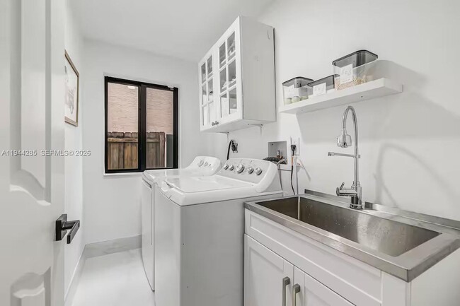 Building Photo - 14551 SW 158th Ct