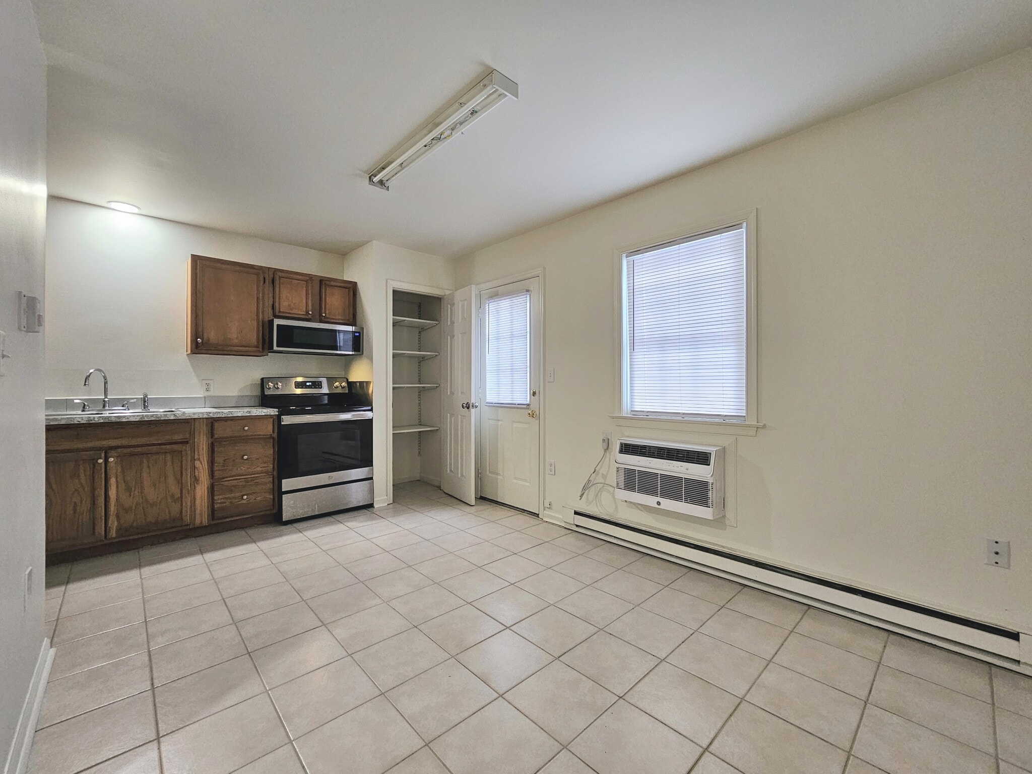 Building Photo - 104 Bradford Dr