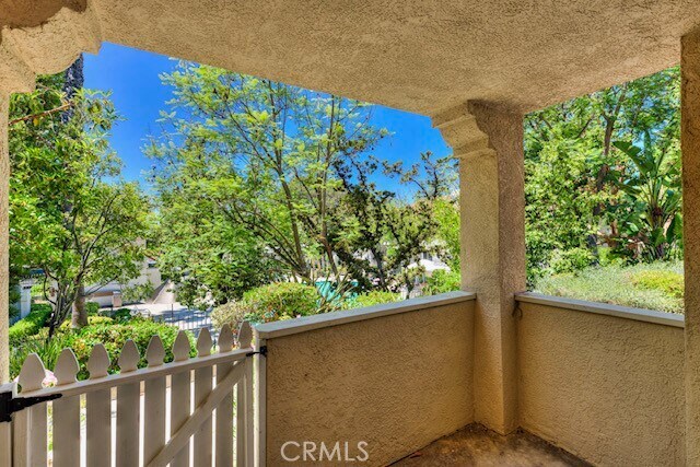 Building Photo - 9 Gaviota
