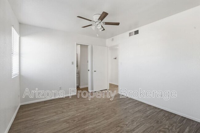 Building Photo - 1636 W Wescott Dr