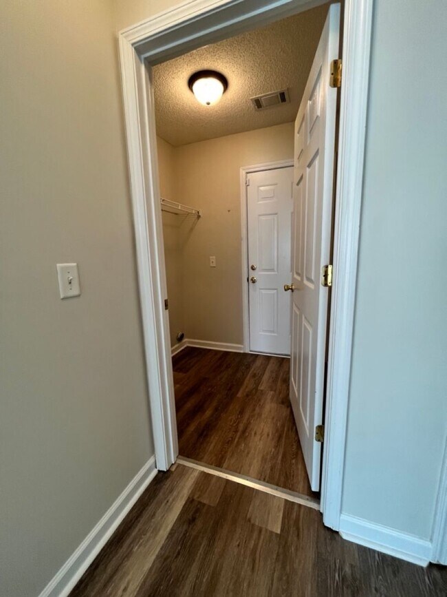 Building Photo - 110 Faybrook Dr