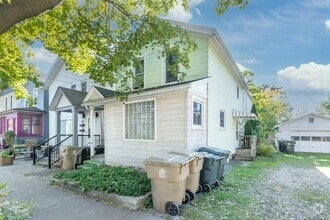 Building Photo - 112 N Few St