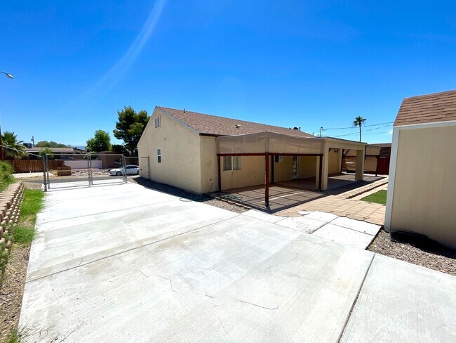 Building Photo - Inviting 3 Bedroom Home with RV Parking an...