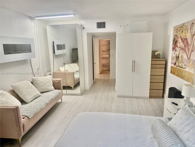 Building Photo - 2301 Collins Ave