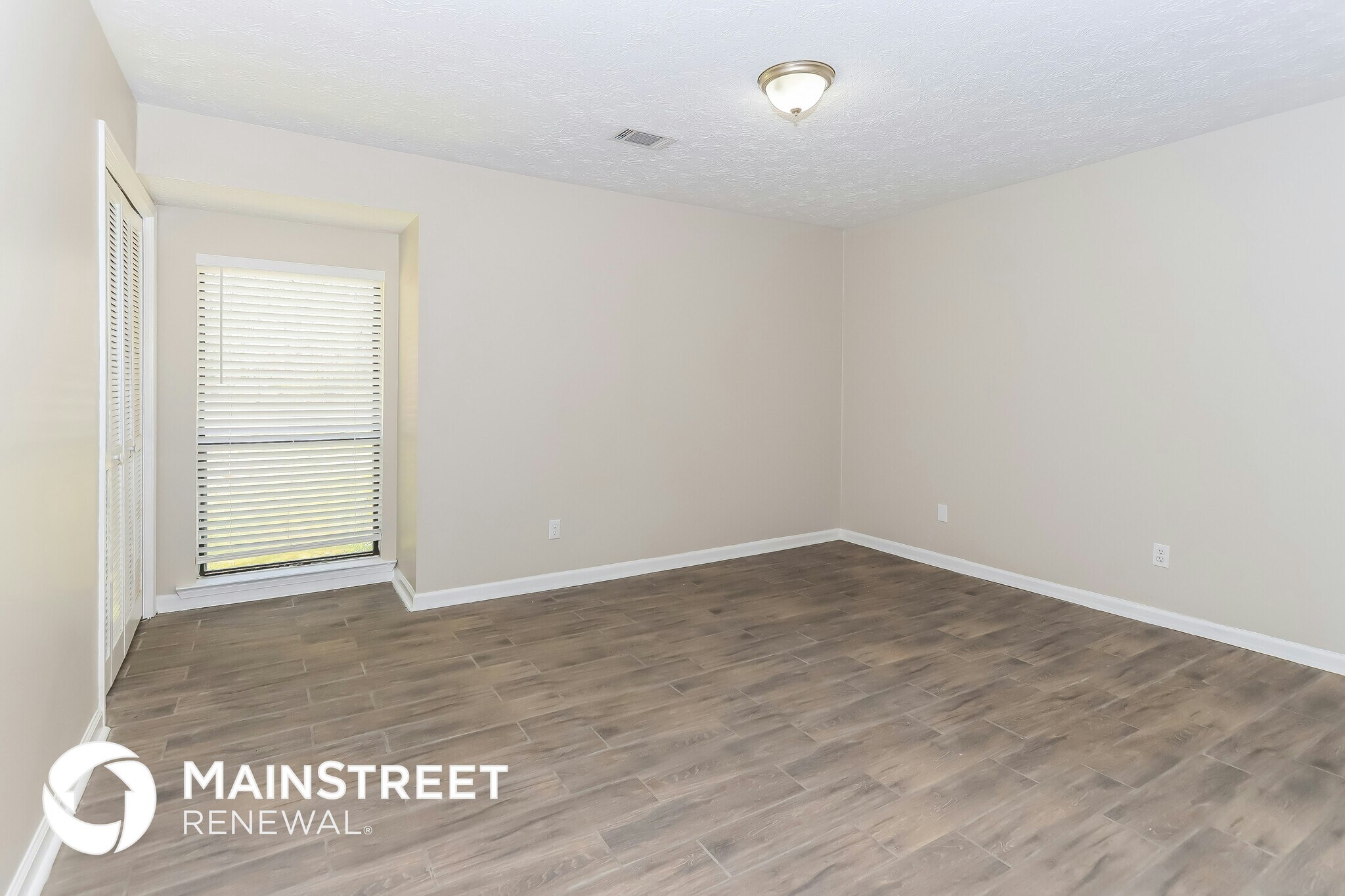 Building Photo - 135 Red Oak Dr