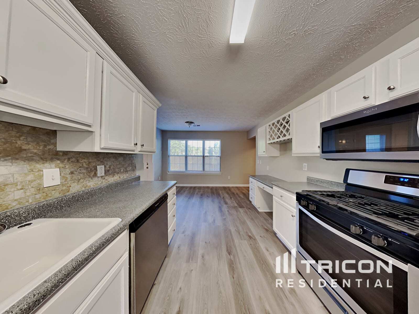 Building Photo - 203 Woodcreek Way
