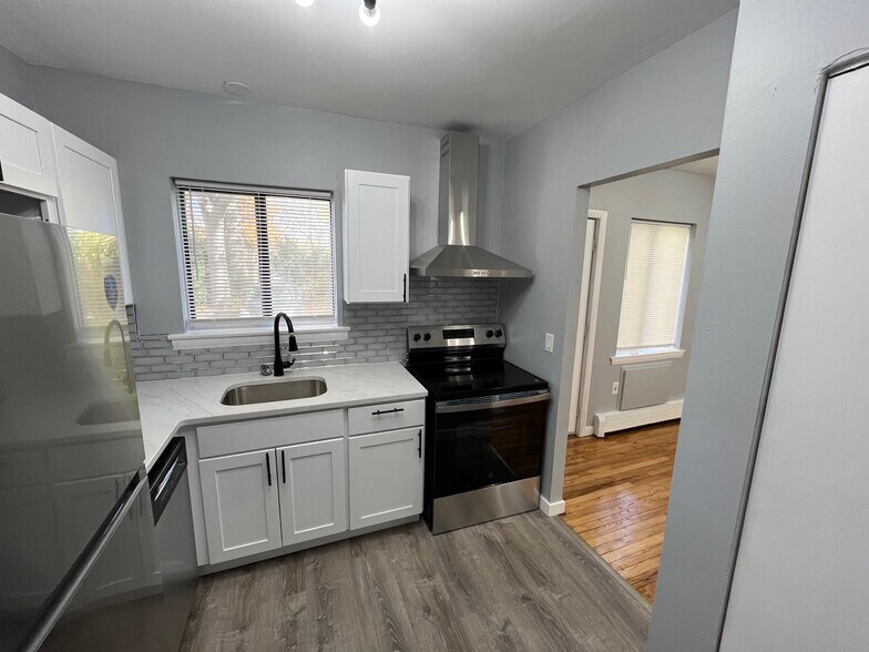 Building Photo - 10 Henderson Dr