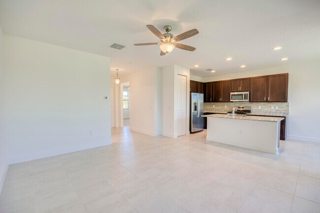 Building Photo - 12555 SW Manatee Marsh Ter