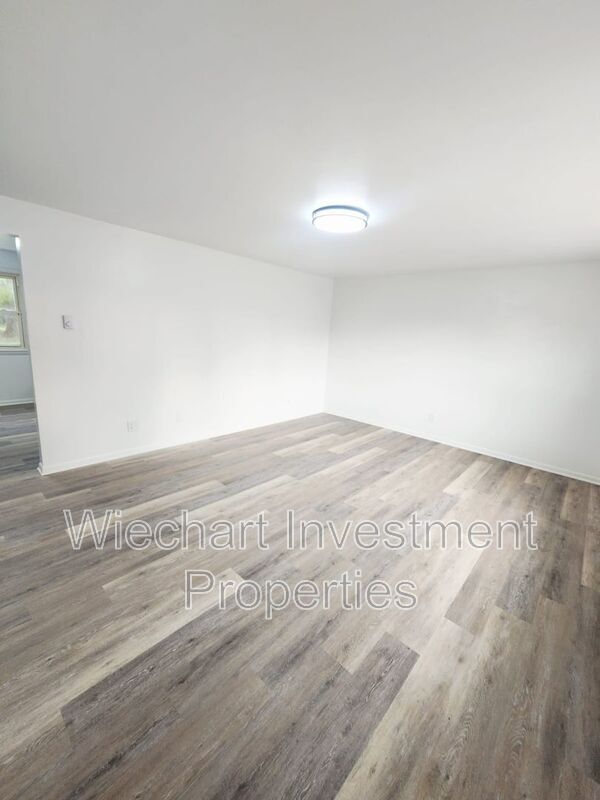 Building Photo - 616 S Clay St