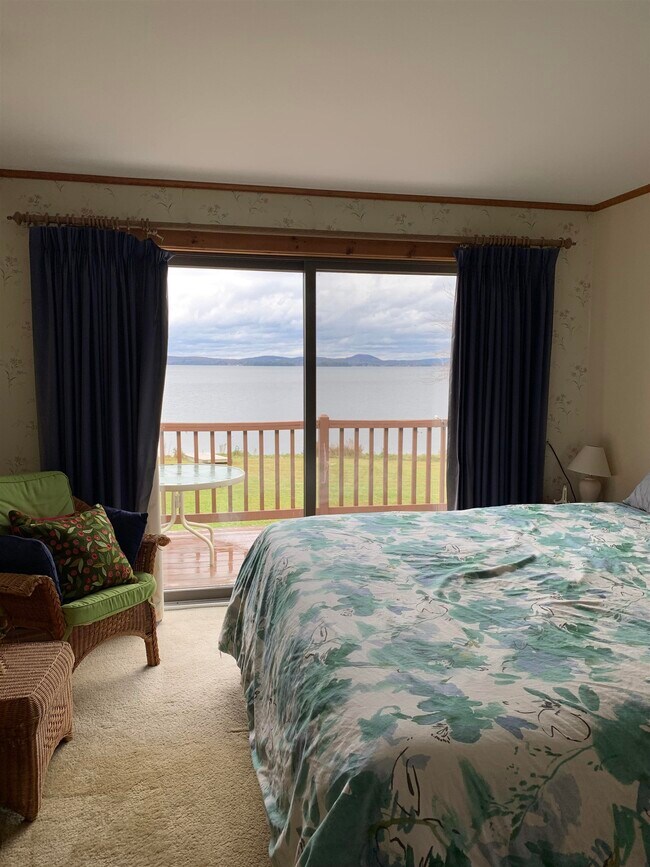 Building Photo - 383 Holbrook Bay Cmns