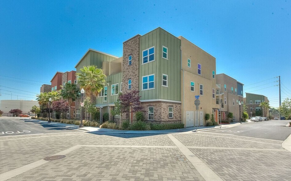 Building Photo - 8872 Maple Ave