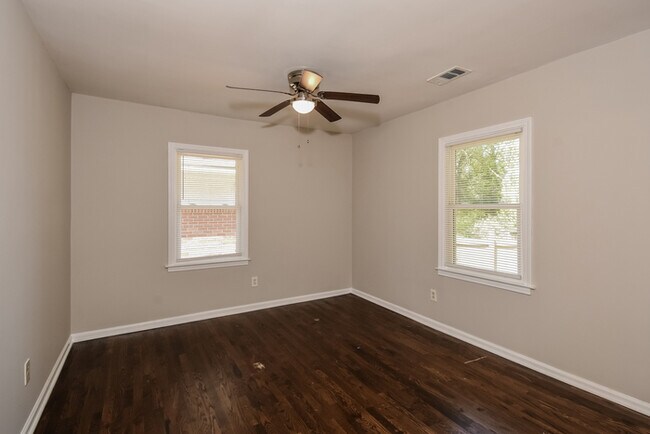 Building Photo - Fantastic 4bd/2ba home! Coming soon!