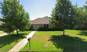 Building Photo - 3900 Yellowstone Pl
