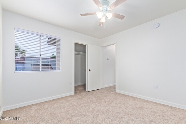 Building Photo - 509 E Rimrock Dr