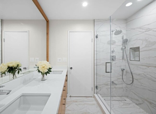 Building Photo - 266 S Madison Ave