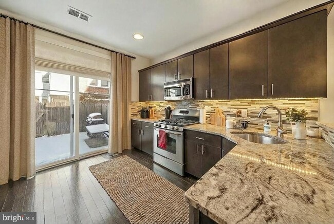 Building Photo - 1517 Latona St