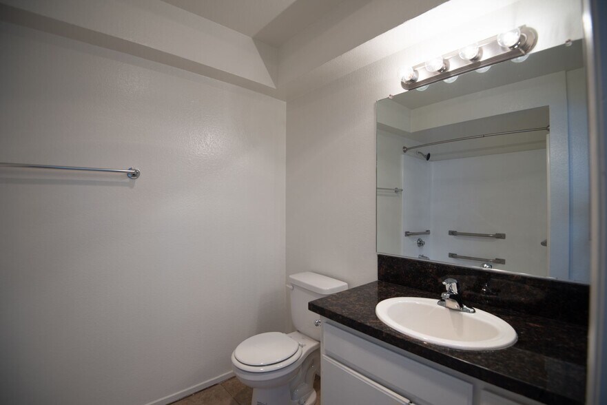 Building Photo - 5328 Riverton Ave