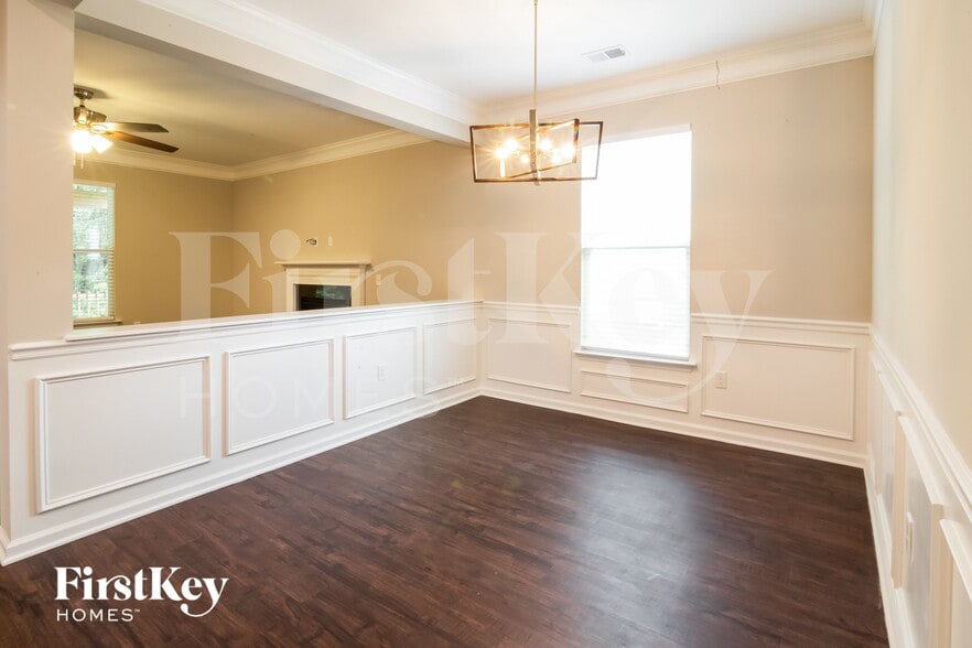 Building Photo - 161 Vango Dr